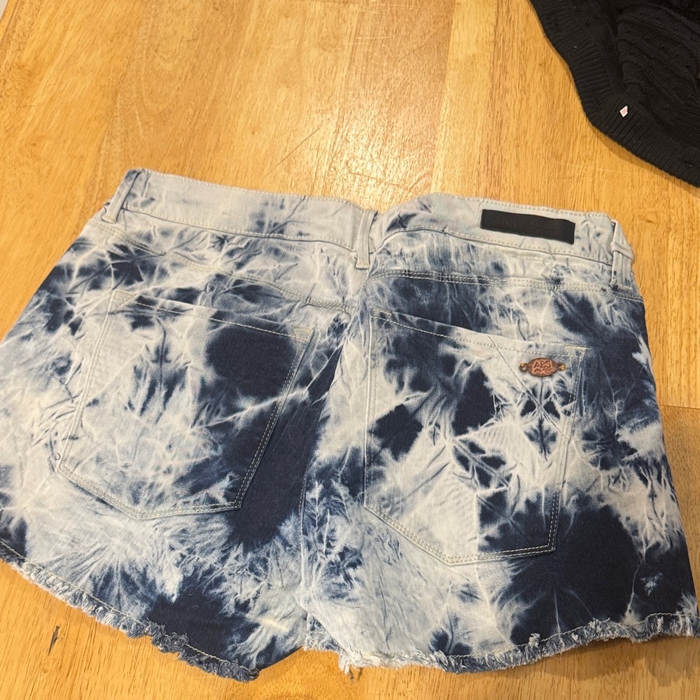 Trendy Blue Tie-Dye Jean Shorts